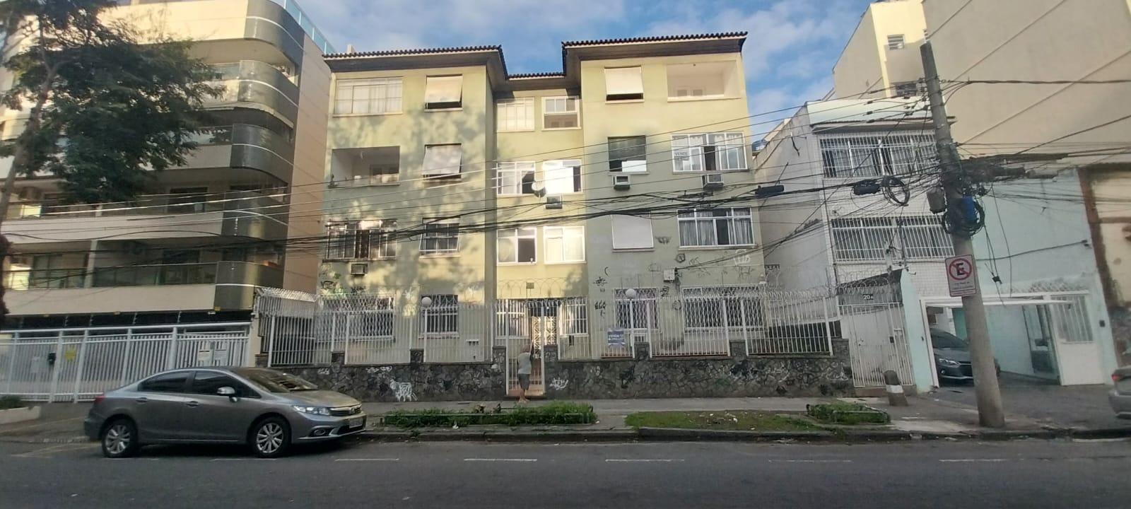 Leia mais sobre o artigo Tijuca- 3 quartos – Rua Isidro de Figueiredo, 24 – apto 402